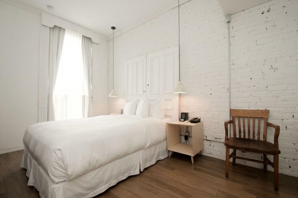 Ambrose House & Cafe - Self Check-In Guesthouse มอนทรีอัล ภายนอก รูปภาพ