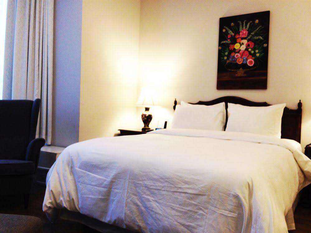 Ambrose House & Cafe - Self Check-In Guesthouse มอนทรีอัล ภายนอก รูปภาพ